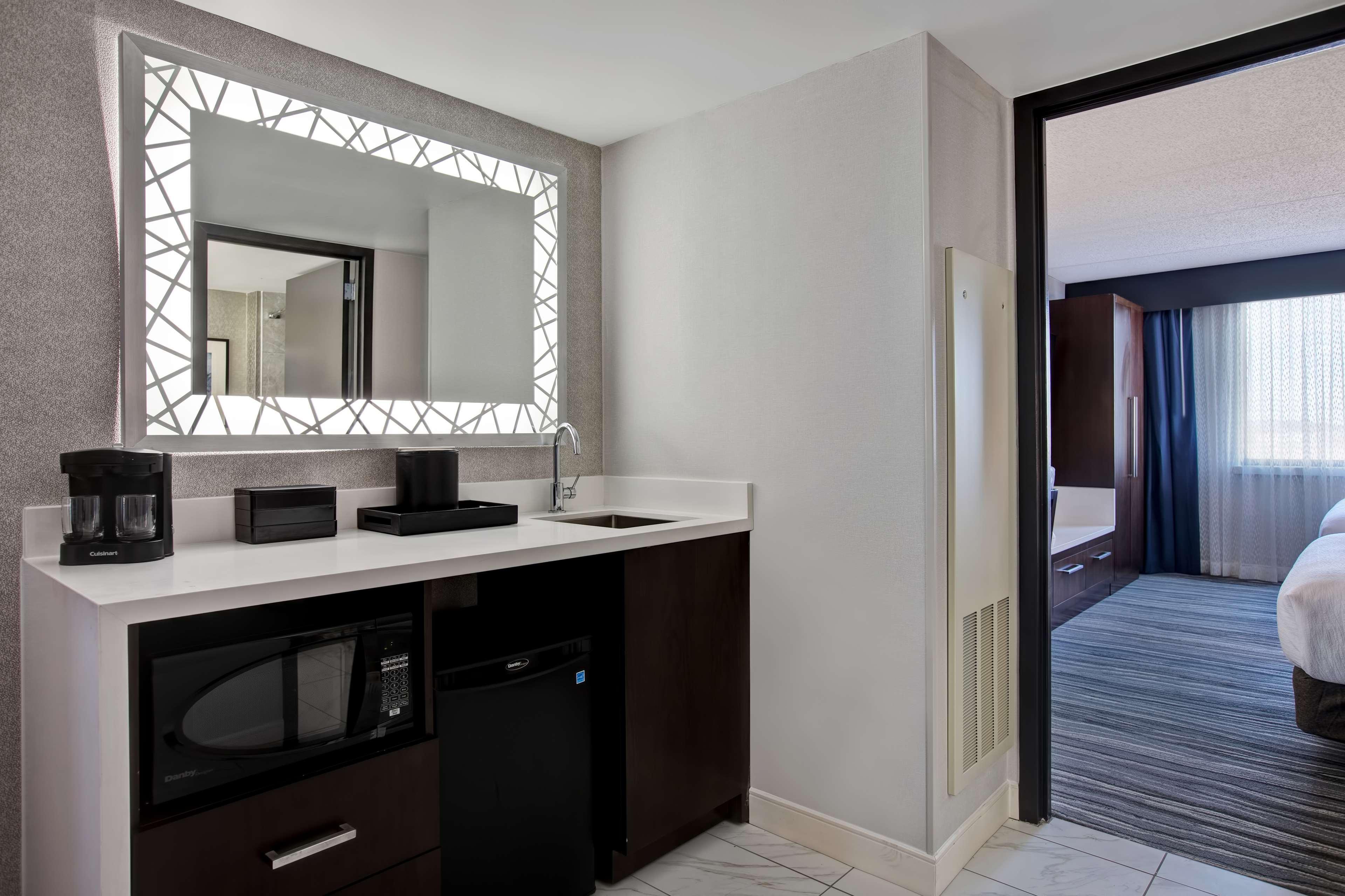 Embassy Suites Syracuse East Syracuse Esterno foto